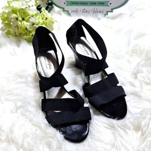 Comfort plus 9.5 black high heels, With stretchible elastic..